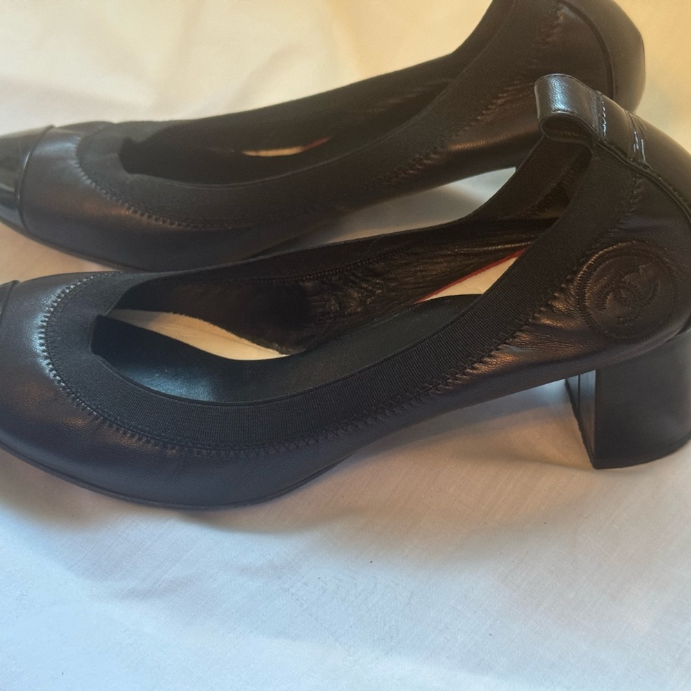 Chanel pumps.￼